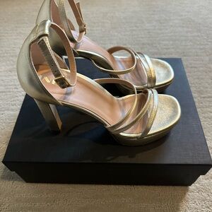 INEZ Bianca Soft Gold Leather Platform Heels | US 7 (EU ~37)